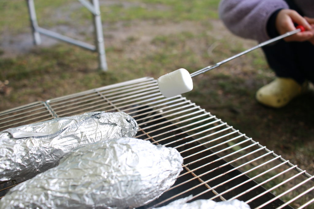 焼き芋とマシュマロ