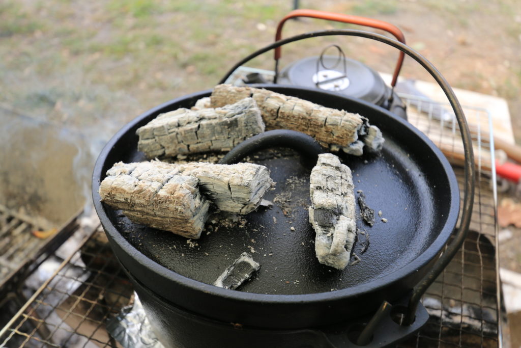 フタにも炭で火力倍増！